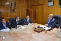 محافظ الإسماعيلية يستعرض موقف المنطقة الحرة للإستثمار