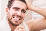 تنظيف الأسنان