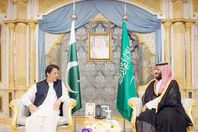 باكستان أول دولة تستقبل ولي العهد السعودي