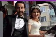 عروس تقود أتوبيس نقل في فرحها