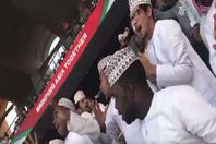 الجماهير العُمانية تحتفل بفوز قطر