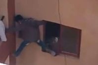 طفل البلكونة