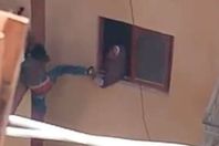 طفل البلكونة