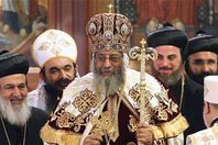 البابا تواضروس يمسك بعصا الرعاية