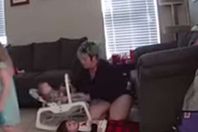 الأم وطفلتها