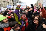 آلاف النساء يتظاهرن ضد ترامب.. لهذا السبب