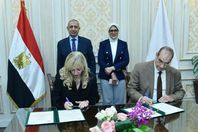 جانب من توقيع البروتوكول