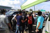 صور.. حادث بشع لبائع عصير تمزقت يده داخل العصارة