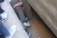 أب ينقذ ابنته