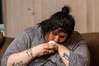 تنفق 160 ألف جنيه على إدمانها لـ «بودرة التلك»