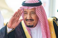 الملك-سلمان-صورة-حلوة-البيعة-4-799x625