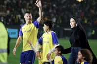 2023-01-03T175521Z_626138740_UP1EJ131DS7C8_RTRMADP_3_SOCCER-SAUDI-RONALDO