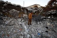 أثار هدم منزل العائلة الفلسطينية