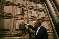 امين مفتاح كنيسة القيامة بالقدس