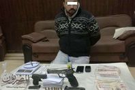 المتهم وبحيازته المضبوطات