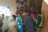 قافلة طبية لـ "بكره لينا" تكشف على 350 مواطنا فى بسيون بالغربية