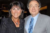 هوني وباري شيرمان كانا مشهورين بتمويل الأعمال الإنسانية والخيرية