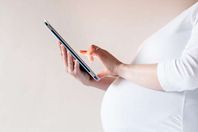 خطورة الـ"واي فاي" على الحمل