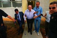 باولو معلوف أثناء تسليم نفس للشرطة البرازيلية