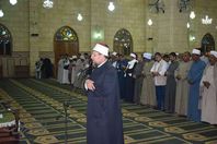 صوروزير الاوقاف يؤدى صلاة العشاء بمسجد ابو الحسن الشاذلي