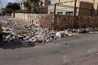 آحدى مدارسها الإسماعيلية  تحيطها القمامة