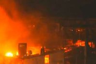 بالصور.. ضحايا وخراب خلفها حريق هائل بمجمع صناعي بالهند