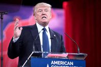 دونالد ترامب

