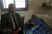 وكيل الوزارة يزور المدرس المعتدى عليه