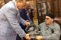 الدكتور ممدوح غراب يكرم أهالى الشهداء