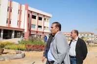 زيارة تفقدية للدكتور أحمد غلاب محمد رئيس جامعة أسوان لمقر الجامعة بمدينة أسوان الجديدة