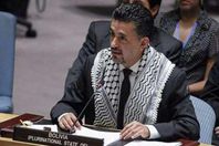 مندوب بوليفيا بالشال الفلسطيني