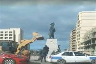 إنزال تمثال عبد المنعم رياض ببورسعيد