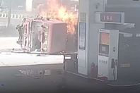 لحظة انفجار شاحنة