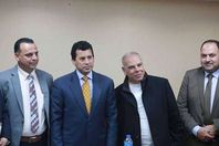 وزير الرياضة ووالد صلاح