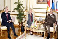 وزير الدفاع محمد زكى يلتقى وزير الأمن الداخلى الأمريكى