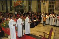 مبعوث الفاتيكان يقرأ سورة مريم في مسجد