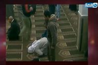 لحظة وفاة رجل داخل مسجد
