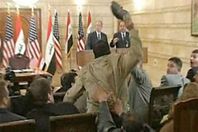 إلقاء الحذاء على «بوش»