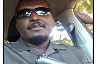 بالفيديو.. شرطي سوداني يهدد المتظاهرين بالقتل