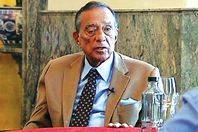 رجل الأعمال حسين سالم