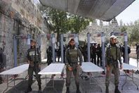 إسرائيل تمنع المسيحيين من الوصل لـ"بيت لحم"