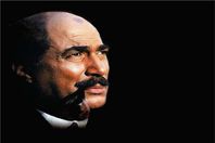 أحمد زكي يتقمص دور السادات