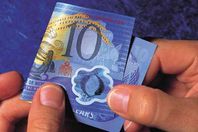 عملات بلاستيكية