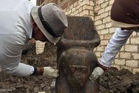 تمثال نادر لـ" الكا" في ميت رهينة

