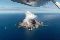 بركان نيوزيلاندا


