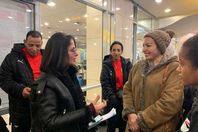 مني زكي و فريق كرة القدم النسائية

