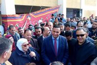 محافظ الدقهلية يتفقد قافلة عنيك في عنينا بـ" بلقاس"

