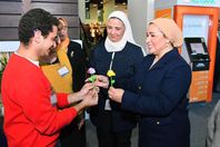 قرينة الرئيس خلال زيارتها