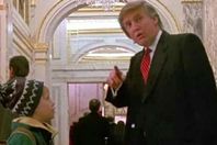 ترامب في مشهد من الفيلم