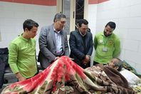 مسن يعاني كسور وشروخ بجسده  بلا مأوي